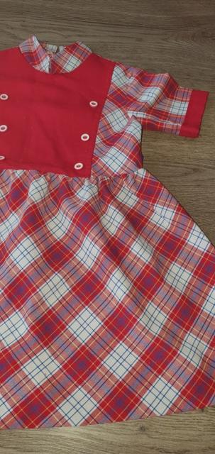 Červené šaty, 110