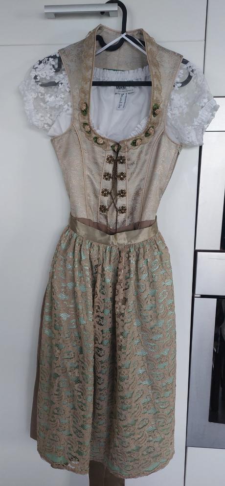 Dirndl saty so zasterou, 34