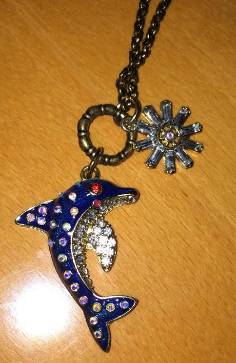 Štrasový delfín betsey johnson, 