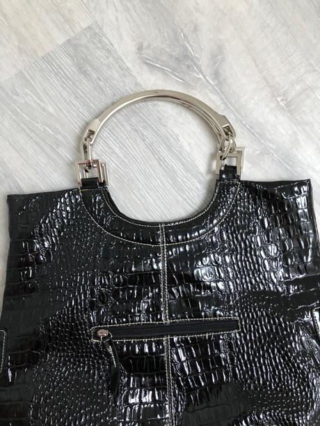 Velka lakovana kabelka, 