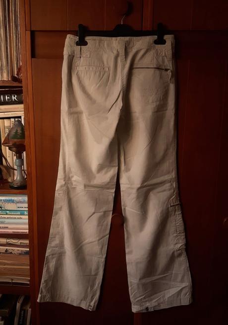 Dámske bledé športové nohavice s bočnými vreckami, kenvelo,s