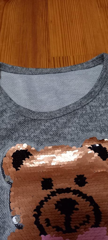 Šaty  s flitrami, 146