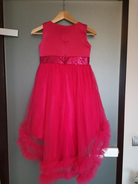 Nenosené šaty, 140