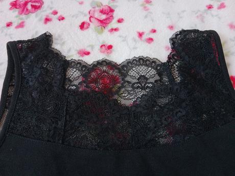 Čierny top s čipkou, reserved,s