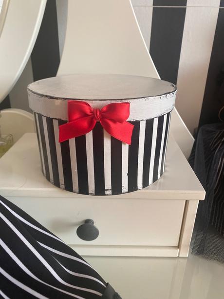 Krabička s mašľou,