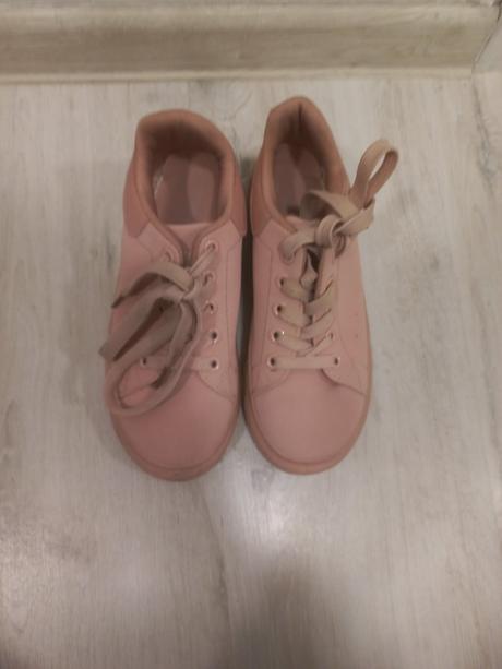 Dievčenské tenisky, 33