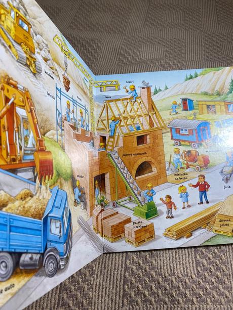 Leporelo moja pestrá knižka o motorových vozidlách,