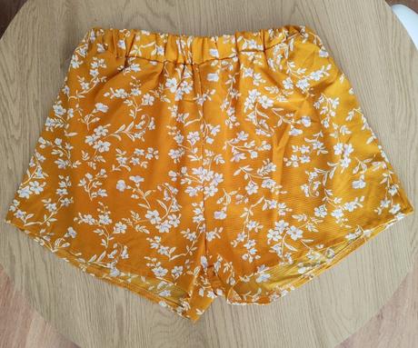 Kvietkované šortky, l