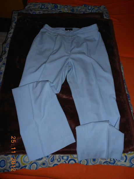 Bledomodrý letný kostým, 44