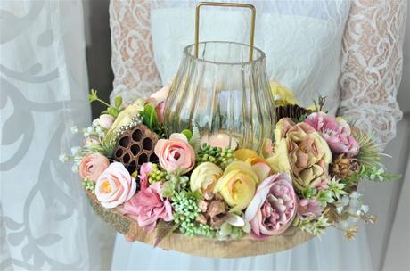 Svietnik-aranžmán na drevenom podstavci,