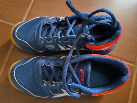 Tenisky - halovky, asics,33