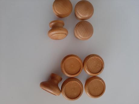 Nabytkove zavesy, uchytky, knopky, konzoly, 