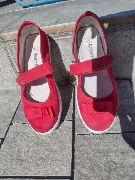 Červené plátenky, 33