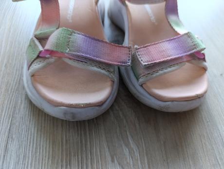 Dievčenské športové sandálky, 29