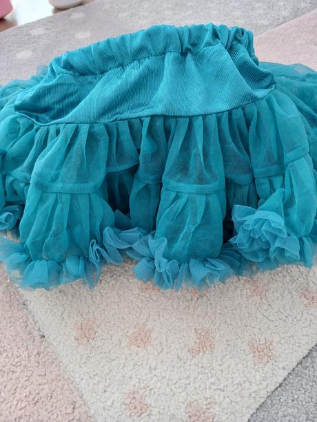 Smaragdova tutu sukna, 98