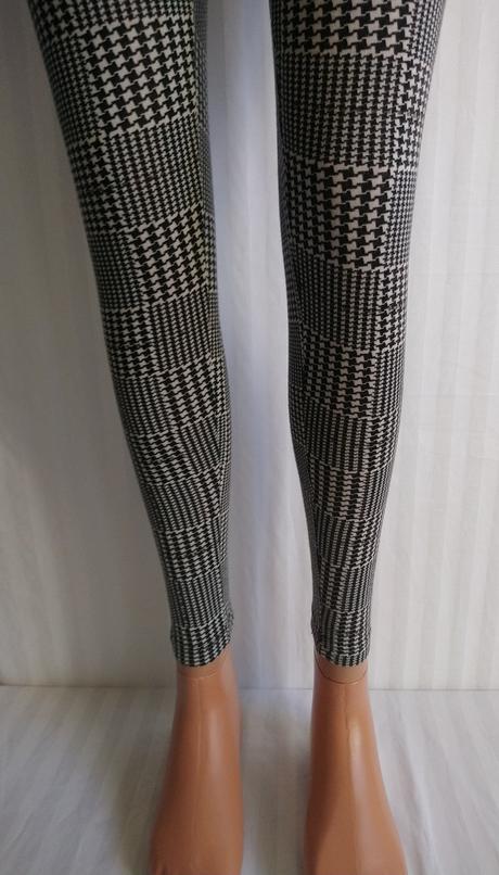 Legíny s čierno bielym kockatým vzorom, tezenis, tezenis,s