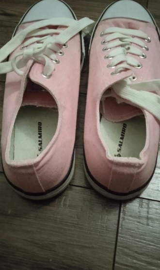 Platené tenisky, 38