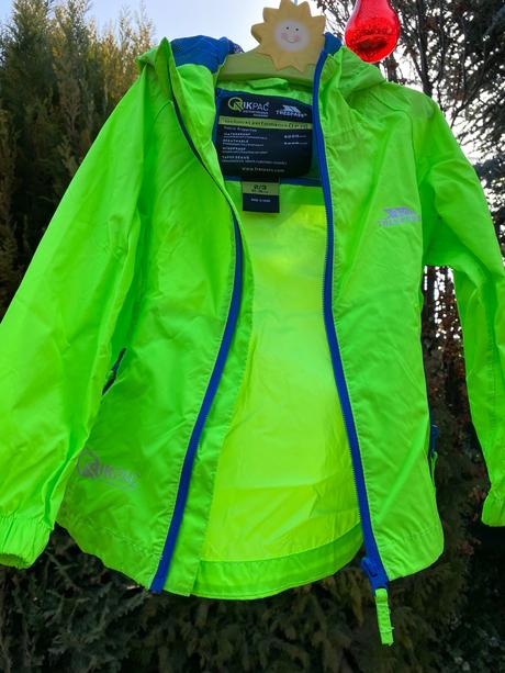 Nepremokavá bundička zn. trespass, 98