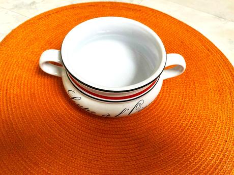 Porcelánová miska s uškami, 