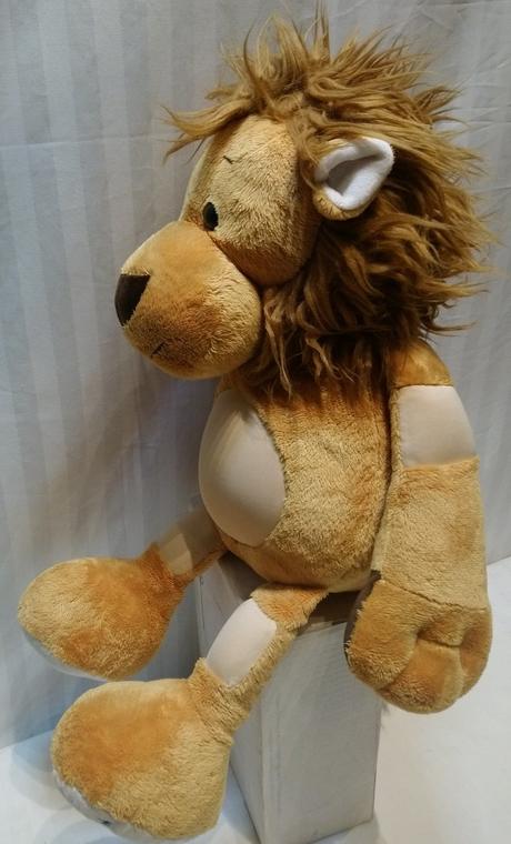 Plyšák lenny lev na nacvičovať infúznej súpravy, 