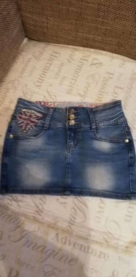 Dievčenska sukňa, 134