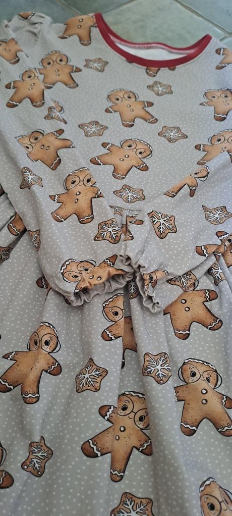 Šaty s pernickami, 128