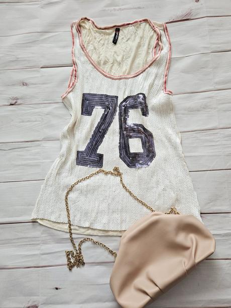 Pekné zaujímavé trblietavé tričko, s