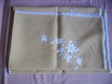 Vyšívané obrusy okrové s krémovým 2 ks, 