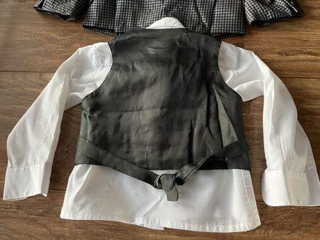 Predám kompletný oblek pre cca ročného chlapčeka, 80