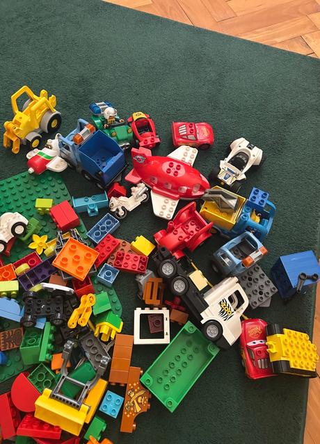 Lego duplo ( vyše 6kg),