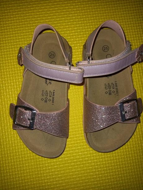 Ružové sandaliky, cupcake,25