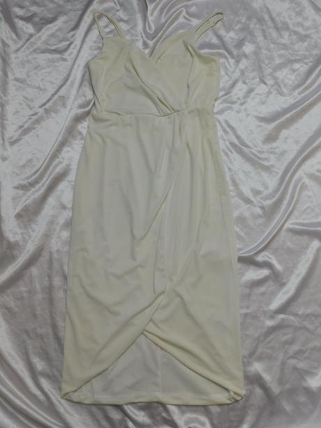Kvalitne velmi pekne šaty, 38