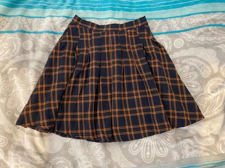 Mini sukňa, 36
