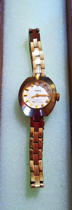 Starožitné náramkové hodinky zaria, 