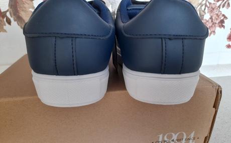 Tenisky nove vel.32, 32