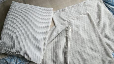 Mäkká rebrovaná biela obliečka na vankúš 62x62 cm, šírka (cm): 60,dĺžka (cm): 60