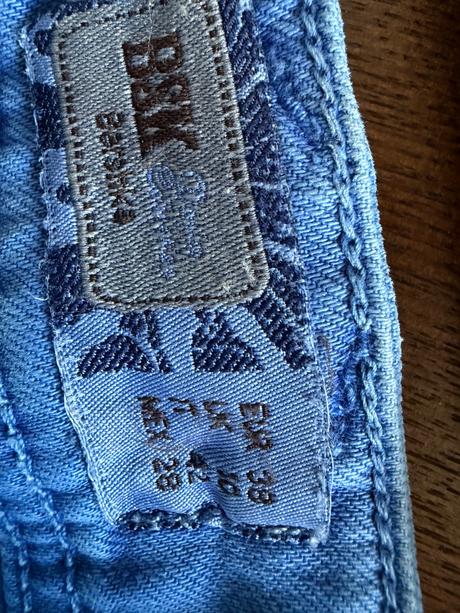 Berska krasna modra minisukna s ozdobnymi cvokmi r, bershka,38