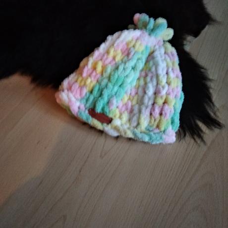 Mäkkučká čiapka pletená rukami, 