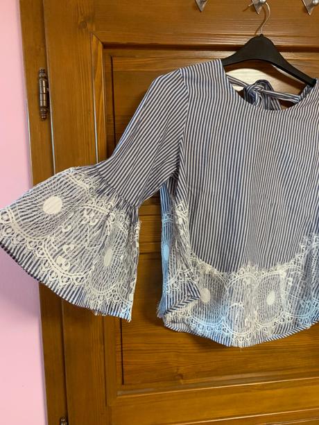 Modro-biela blúzka s čipkou, lindex,s