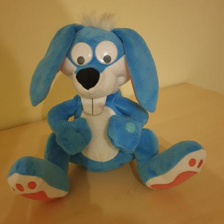 Tancujuci zajac plysak,