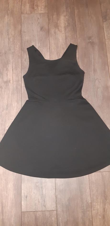 Čierne šaty, amisu,m