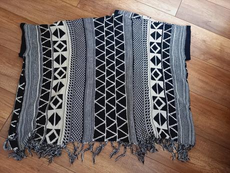 Smotanovo-čierny prehoz, gate