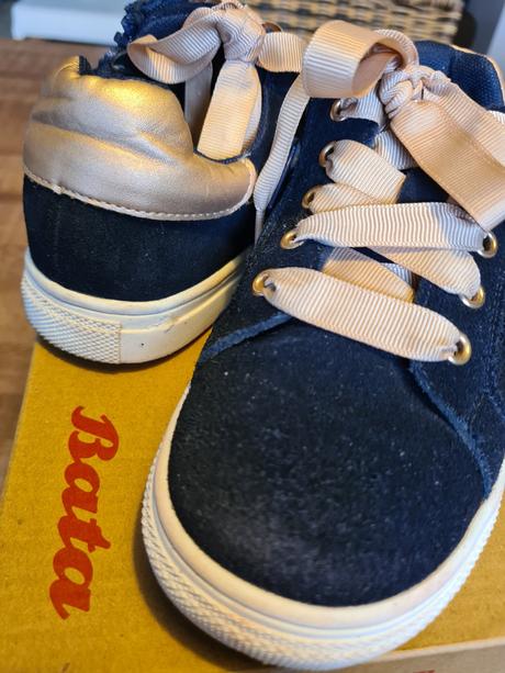 Semišové topánky, baťa,33