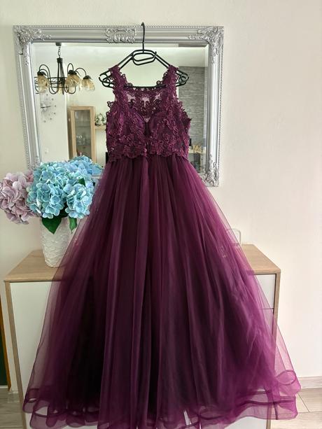 Fialové spoločenské šaty, m