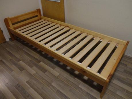Posteľ + madrac - drevená, jednolôžková, šírka (cm): 90,dĺžka (cm): 200