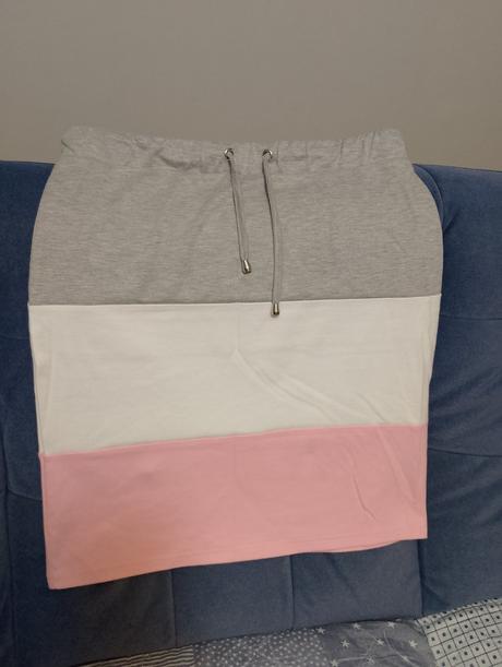 Dámska športová sukňa, 42