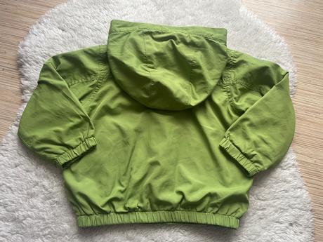 Tenka zelenkasta bunda s kapucnou,