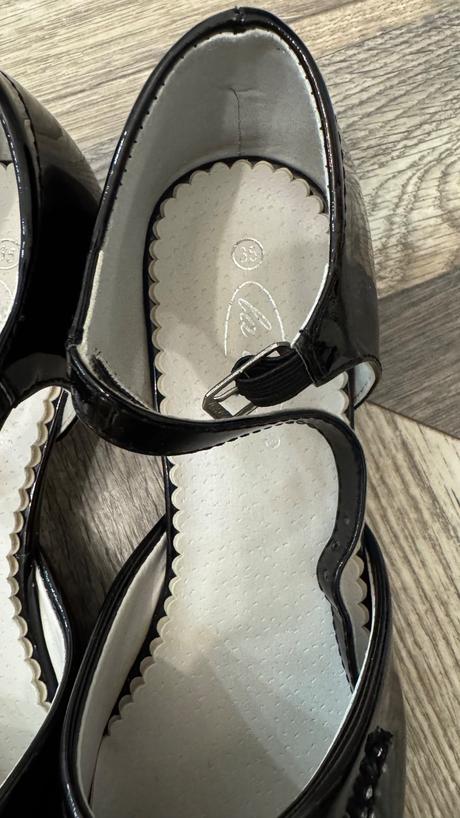 Lakovky s podpätkom, 35