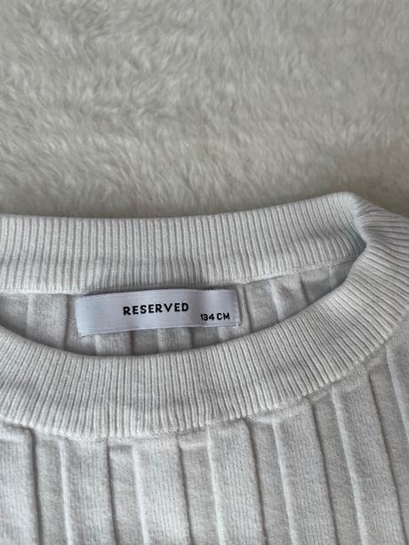 Sveter reserved, reserved,128
