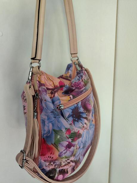 Pestrá kabelka,